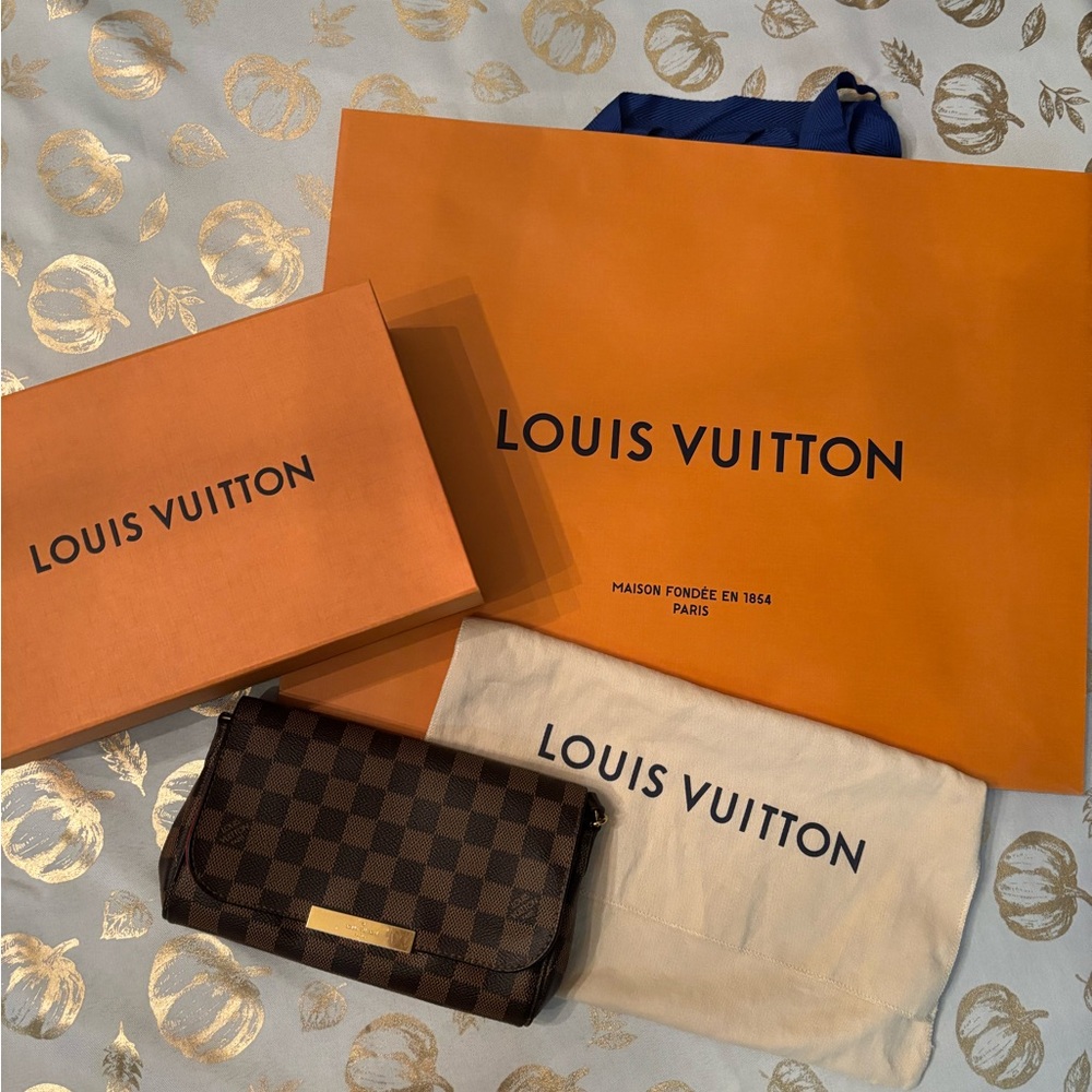 Louis Vuitton Favorite MM crossbody
